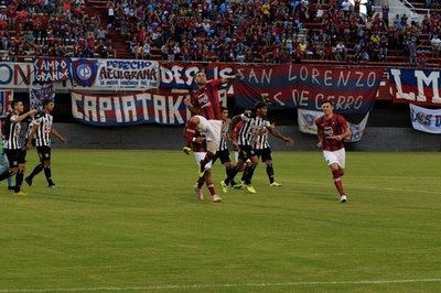El Ciclón sopla fuerte en el Este y se asoma