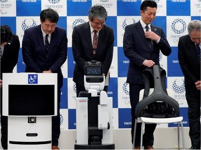 Tokio presenta dos robots "asistentes" para los JJOO