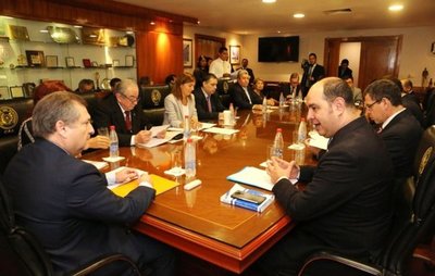 Abogados piden postergar acordada que prevé firmas en horas inhábiles