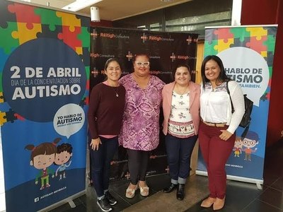 PROFESIONALES ENCARNACENOS PARTICIPARON DE CONGRESO INTERNACIONAL SOBRE CONCIENTIZACIÓN DEL AUTISMO