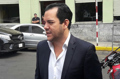 Friedmann se queda sólo