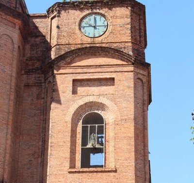 No olvide atrasar su reloj 60 minutos el domingo