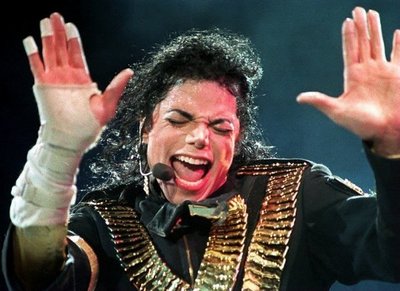 Herederos de Michael Jackson demandan a HBO por filme sobre supuestos abusos