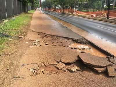 UNA: Una vergüenza de vereda
