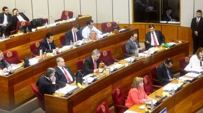 Petta acusa que senadores presionan por cargos y desata “fuego cruzado”