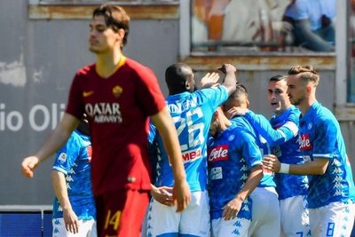 Napoli hunde a la Roma