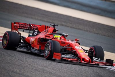Mick Schumacher pilota por primera vez un Ferrari