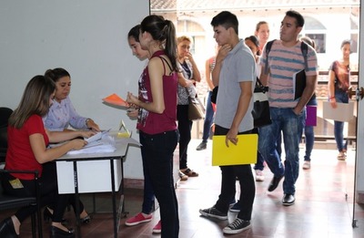 Implementan nuevo sistema informático para transparentar becas para jóvenes