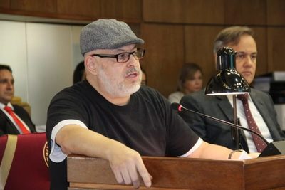 Buscan suplente tras suspención