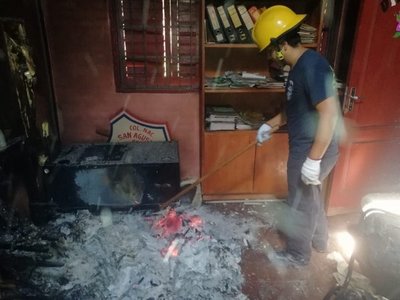 Adictos habrían provocado incendio en colegio