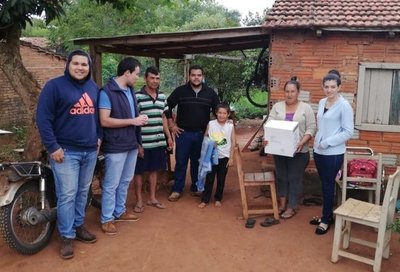 Estudiantes de la F.C.A. Filial Santa Rosa, donaron víveres a familias de escasos recursos