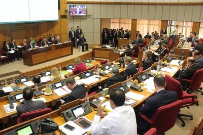 Siguen encajonados los temas importantes