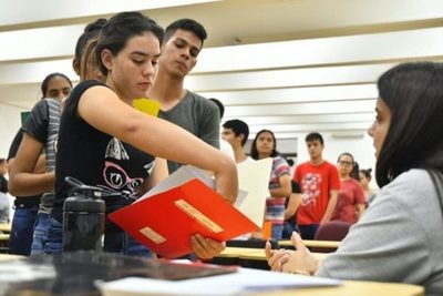 Becarios de Itaipu podrán retirar sus tarjetas de cobro a partir del lunes
