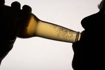 Sedentarismo, tabaco y alcohol impactan negativamente en la salud