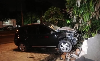 Iba a 80 Km/h sobre Mariscal López y chocó contra una vivienda