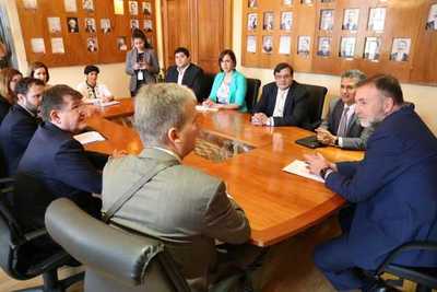 Gobierno analiza oportunidades de cooperación para fomentar inclusión social