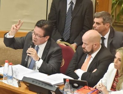 Renuncia el contralor general de la República