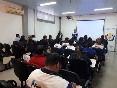 Charla sobre trato al empleado, con ministra del Trabajo