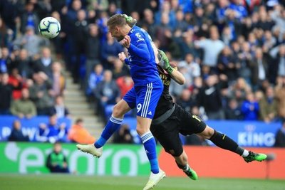 Vardy complica la Champions al Arsenal