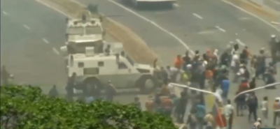 Tanquetas chavistas asesinas atropellaron a manifestantes