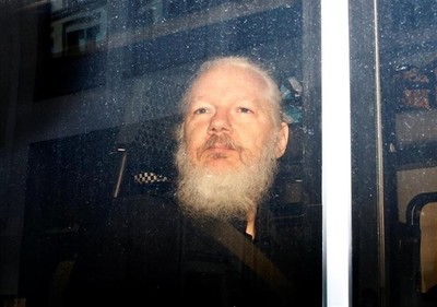 Julian Assange condenado a 50 semanas de cárcel por violar libertad condicional