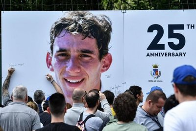 Homenaje por 25° aniversario de la muerte de Senna