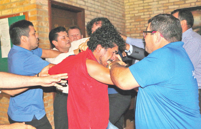 Se toman a golpes en la Juta Municipal de CDE