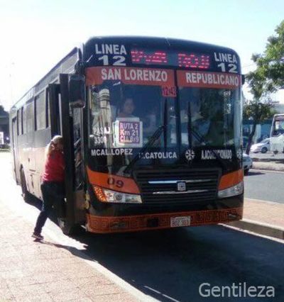 Denuncian que línea 12 que va a ruta 2 tarda mucho