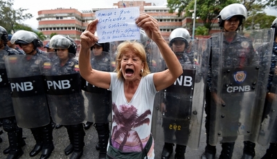 Venezuela: Oposición sale a las calles tras las represalias de Maduro