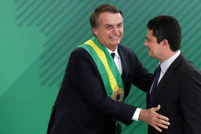 Bolsonaro anunció que nominará al ministro Moro para la Corte Suprema de Brasil