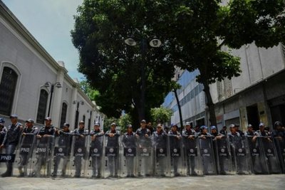 Guaidó denuncia que gobierno de Maduro busca “cerrar” el Parlamento