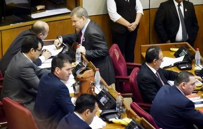 Quisieron instalar que se persigue a los colorados