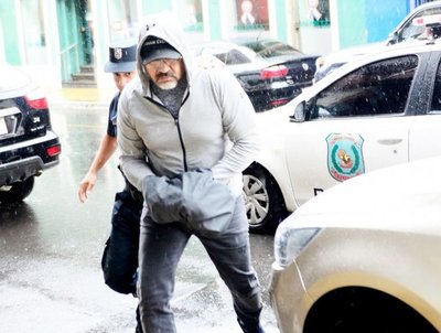 Exdirector seguirá en prisión