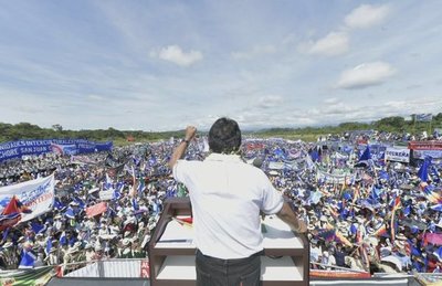 Evo Morales comienza su campaña para la reelección ante miles de seguidores