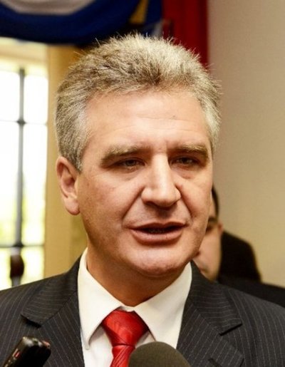 Senador no entiende cómo continúan Portillo y Rivas