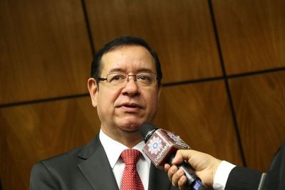 Fiscalía “congelaría” imputación a Cuevas mientras sea presidente