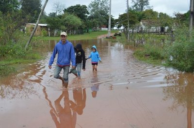 Desborda el río Jejuí en San Pedro