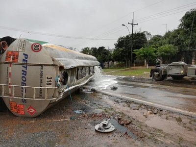 Preocupa que combustible llegue a arroyo, y el alcance de su olor