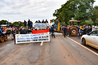 Bananeros se manifiestan y exigen el cumplimiento de ley