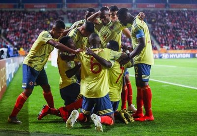 Colombia sorprende a Polonia