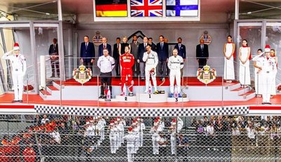 Hamilton gana en Montecarlo y honra a Lauda