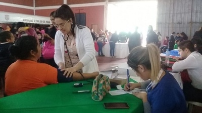 Realizan más de 600 atenciones en San Juan del Paraná