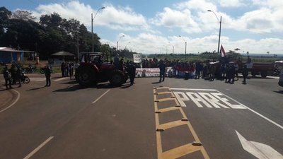 Mandioqueros cierran ruta en San Pedro