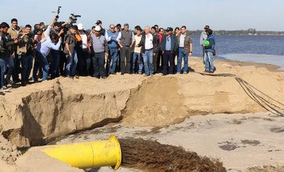 Presidente verificó trabajos en los muros de Pilar