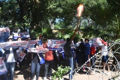 “Hurreros” de Dionisio no escatiman en gastos