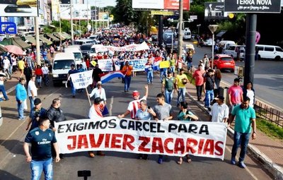 Manifestantes piden cárcel para senador Zacarías Irún