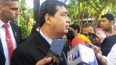 Hugo Velázquez: "Los congresistas se merecen lo que están ganando"