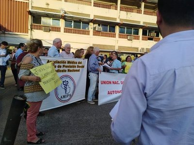 Piden renuncia del presidente de IPS