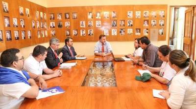 Establecen mesa de trabajo para analizar pedido de gremios de enfermeros
