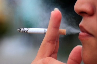 Salud prohíbe fumar en todas sus dependencias